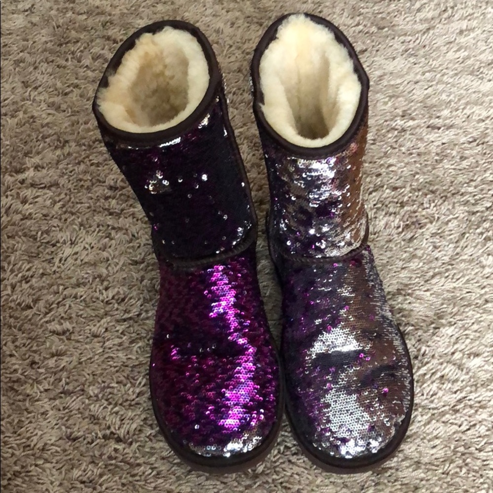 Ugg boots that sequins change colors